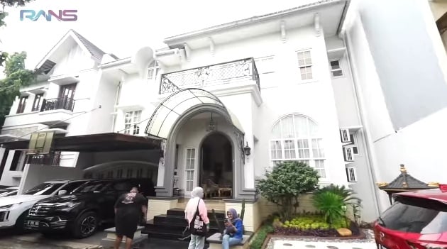 Rumah mewah Kiky Saputri. (YouTube/Rans Entertainment)