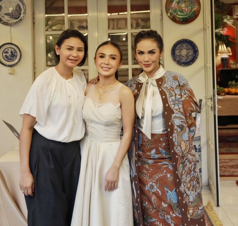 Potret Yuni Shara Rayakan Ulang Tahun ke-52 (Instagram)