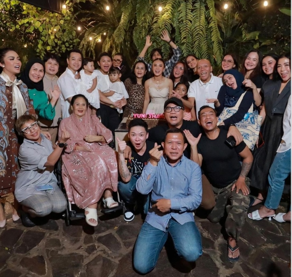 Potret Yuni Shara Rayakan Ulang Tahun ke-52 (Instagram)