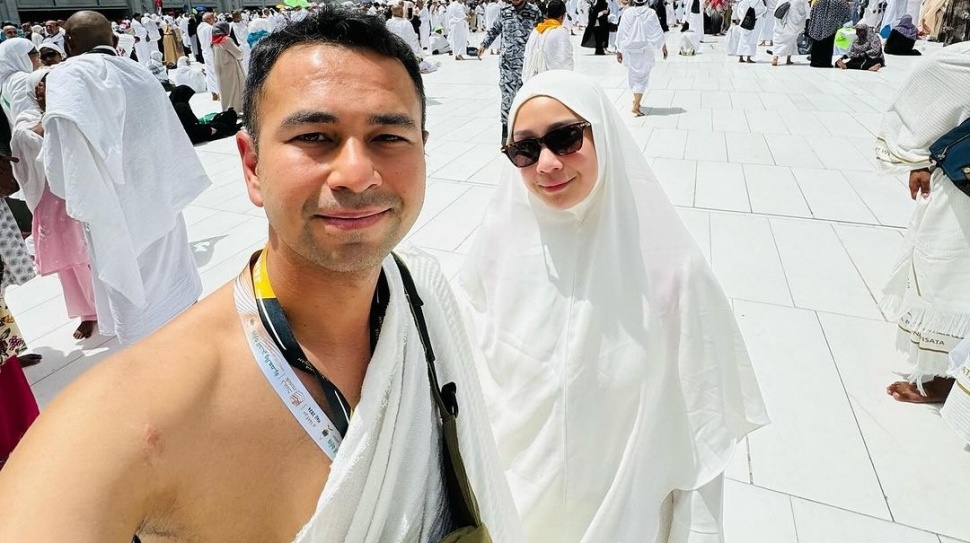 Raffi Ahmad dan Nagita Slavina di Tanah Suci. (Instagram/raffinagita1717)