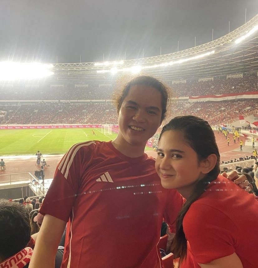 Tissa Biani dan Dul Jaelani Nonton Timnas Indonesia. (Instagram)