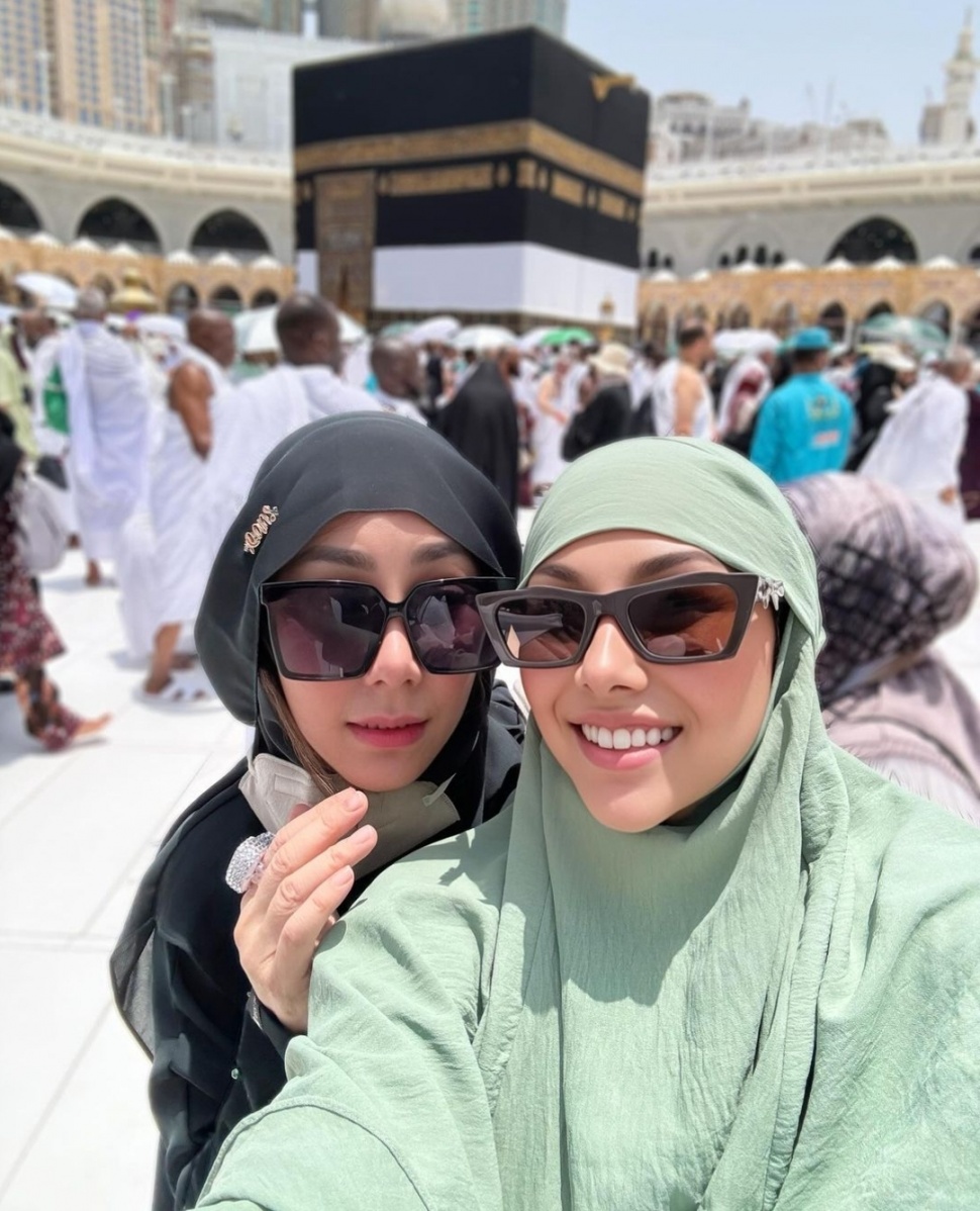 Nisya Ahmad dan Mama Amy Saat Ibadah Haji (Instagram)