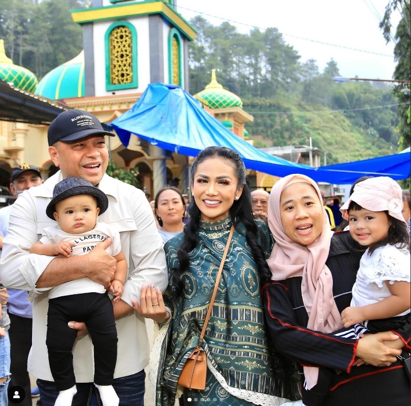 Krisdayanti rayakan Idul Adha di kampung. (Dok. Instagram)