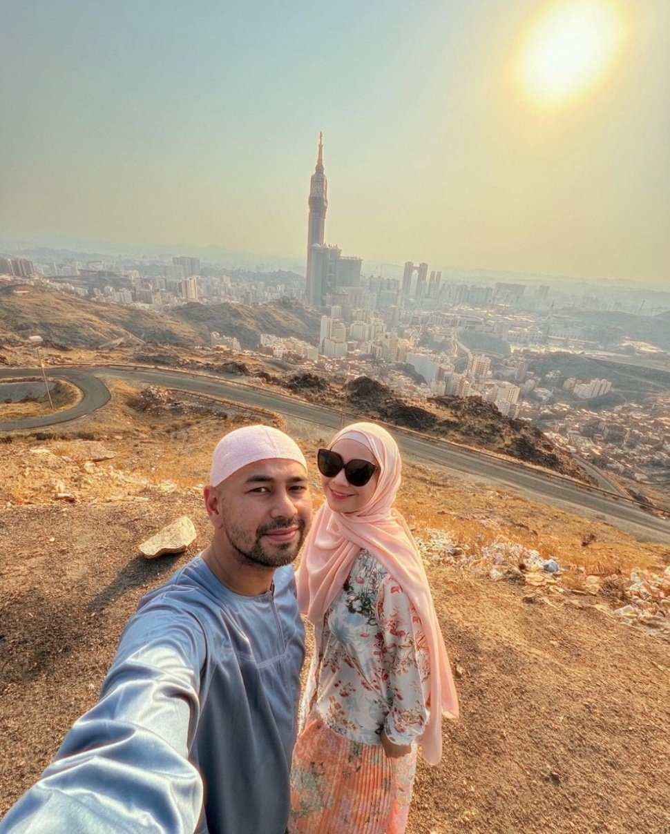 Potret Mesra Raffi Ahmad dan Nagita Slavina di Jabal Khandamah Usai Berhaji (Instagram)