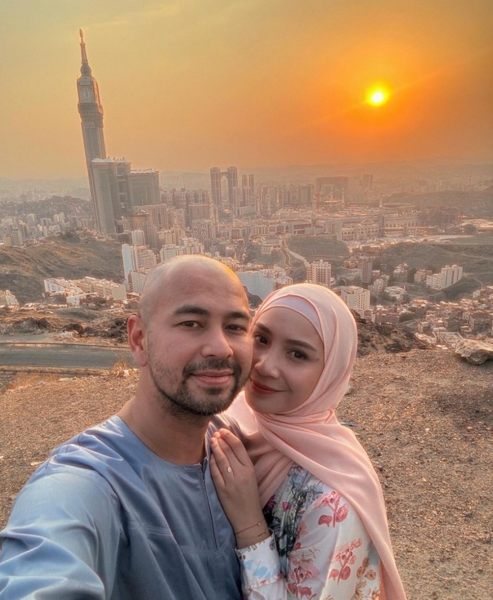 Potret Mesra Raffi Ahmad dan Nagita Slavina di Jabal Khandamah Usai Berhaji (Instagram)