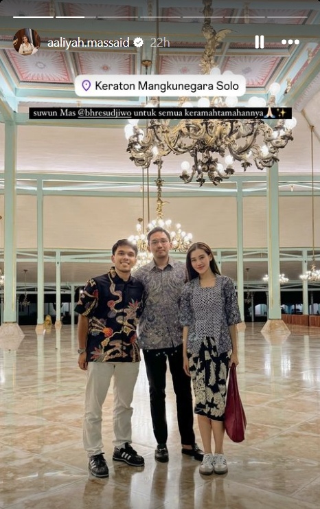 Thariq Halilintar dan Aaliyah Massaid kunjungi Pura Mangkunegaran Solo. (Dok. Instagram)