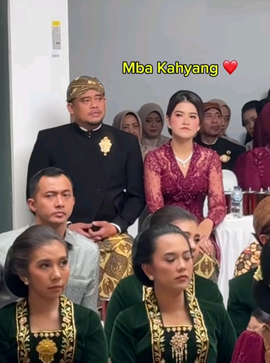 Adu Gaya Kahiyang Ayu Kenakan Kebaya Merah Hati (Instagram)