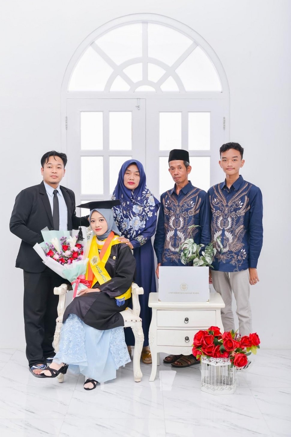 Ulfatun Nikmah bersama keluarga. (Dok: Kemendikbudristek)
