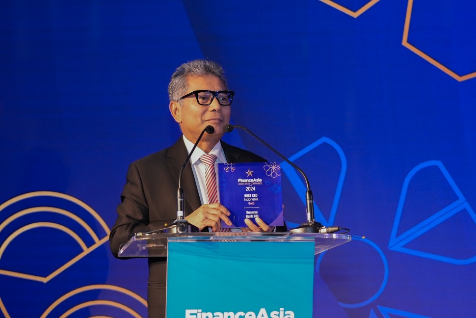 Direktur Utama BRI, Sunarso menyampaikan pidato usai menerima penghargaan di ajang Finance Asia Awards 2024. (Dok: BRI)