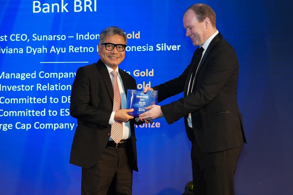 Direktur Utama BRI, Sunarso saat menerima penghargaan di ajang Finance Asia Awards 2024. (Dok: BRI)