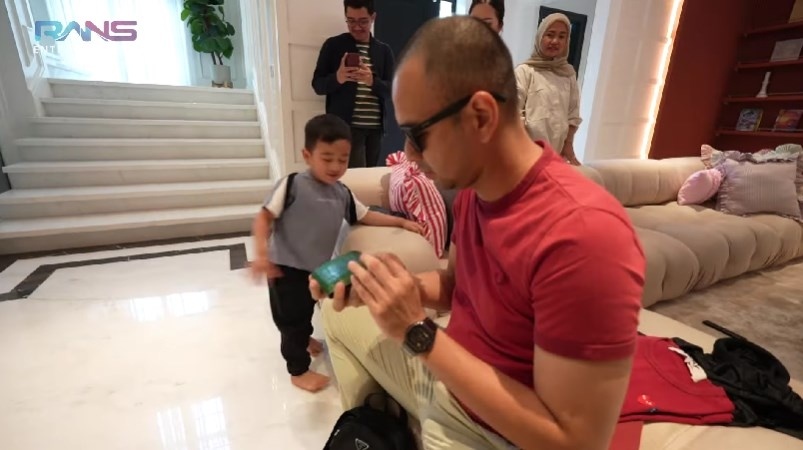 Dompet Raffi Ahmad. (YouTube/Rans Entertainment)