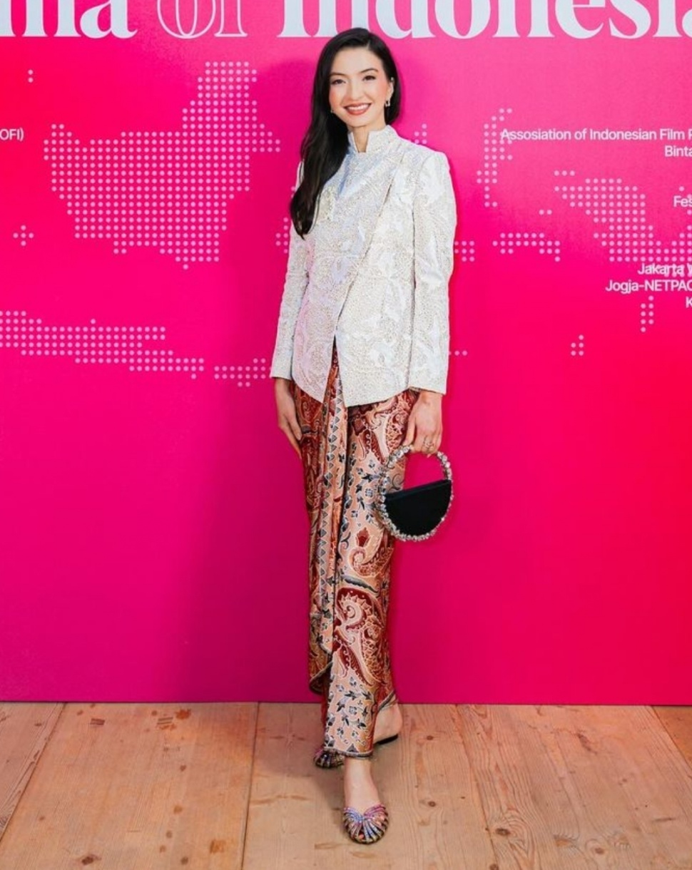 Inspirasi Kebaya Janggan Ala Raline Shah (Instagram)