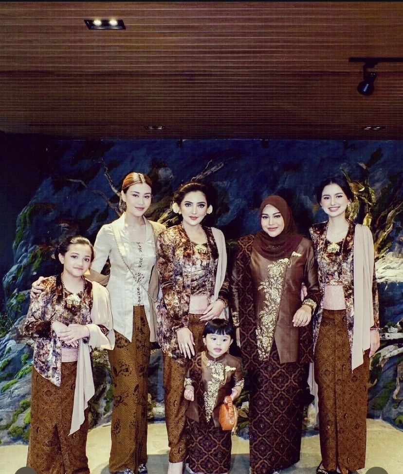 Potret Aaliyah Massaid Bareng Keluarga Besar Atta Halilintar-Aurel Hermansyah. (Dok. Instagram)