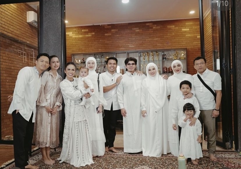 Potret Aaliyah Massaid Bareng Keluarga Besar Atta Halilintar-Aurel Hermansyah. (Dok. Instagram)