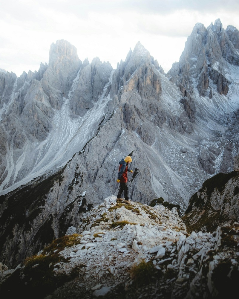 Ilustrasi mendaki gunung salju (pexels)