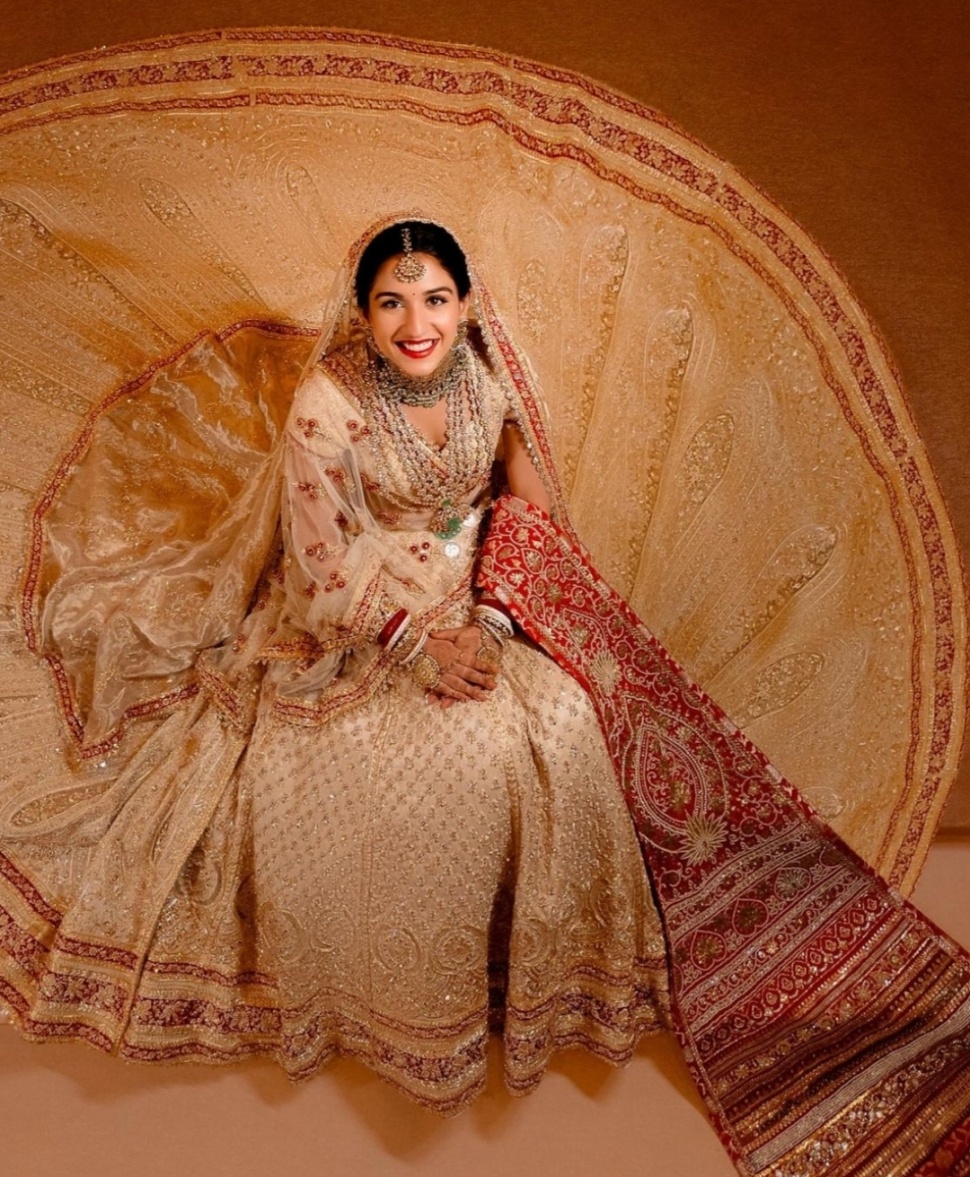 Resmi Dinikahi Anant Ambani, Ini Gaun Pengantin Mewah Milik Radhika Merchant (Instagram/@rheakapoor)