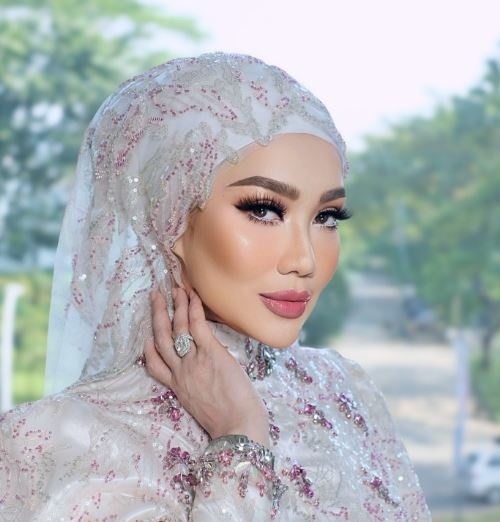 Makeup Reza Artamevia saat acara pengajian Aaliyah Massaid dan Thariq Halilintar. [Instagram/@dean_818]