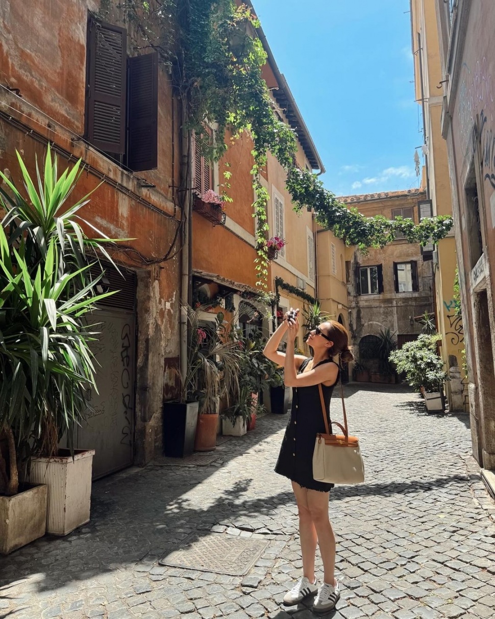 Style Aaliyah Massaid saat honeymoon di Italia [instagram/@aaliyah.massaid]