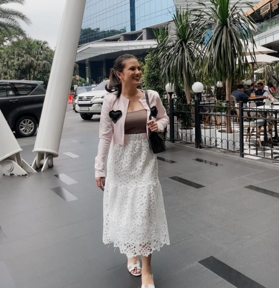 Outfit Marsha Aruan yang Dinilai Sopan dan Tertutup (Instagram)