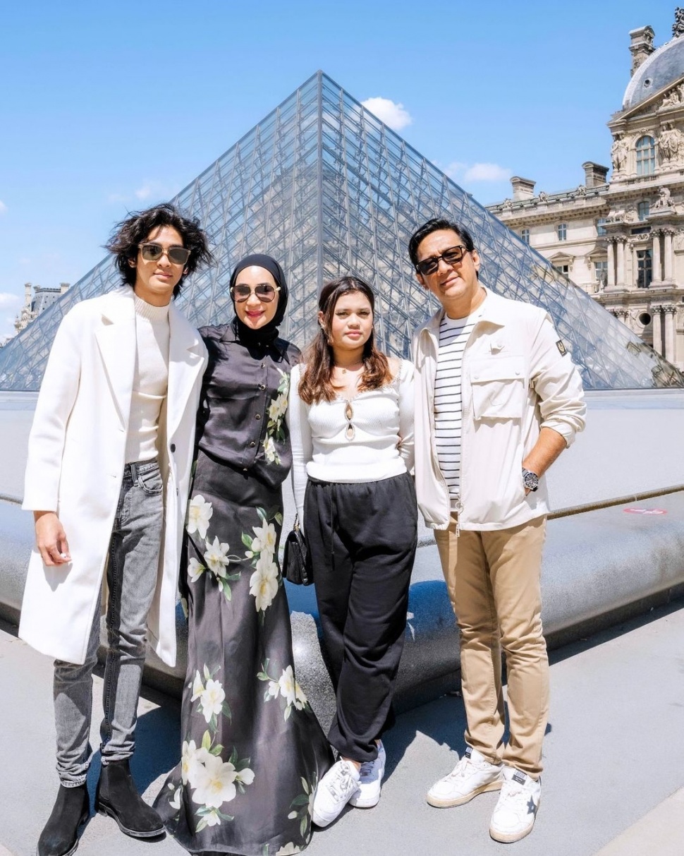Potret Andre Taulany dan Erin Taulany liburan di Prancis saat lagi proses cerai. [Instagram/@erintaulany]