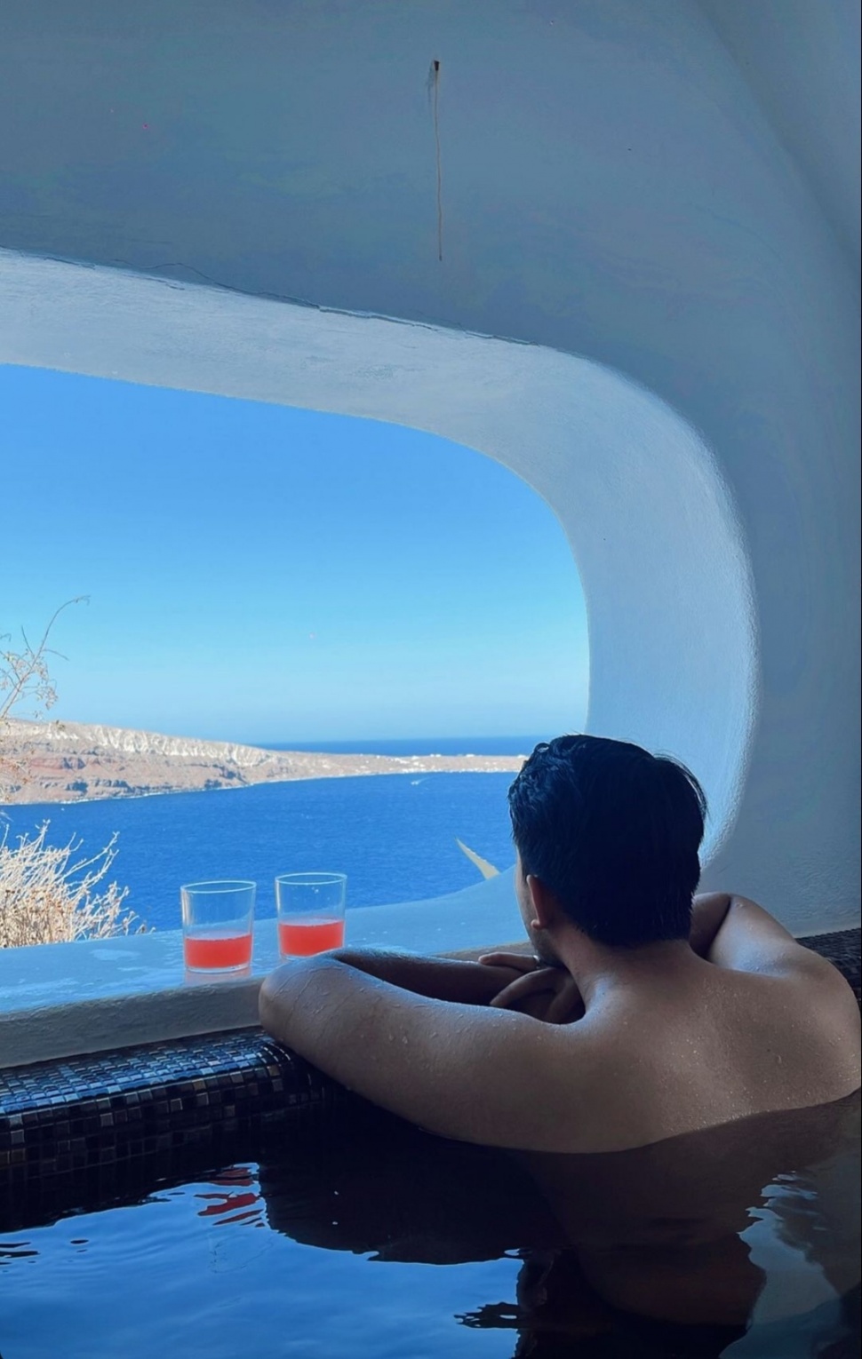 Potret Thariq Halilintar di Santorini (Instagram)