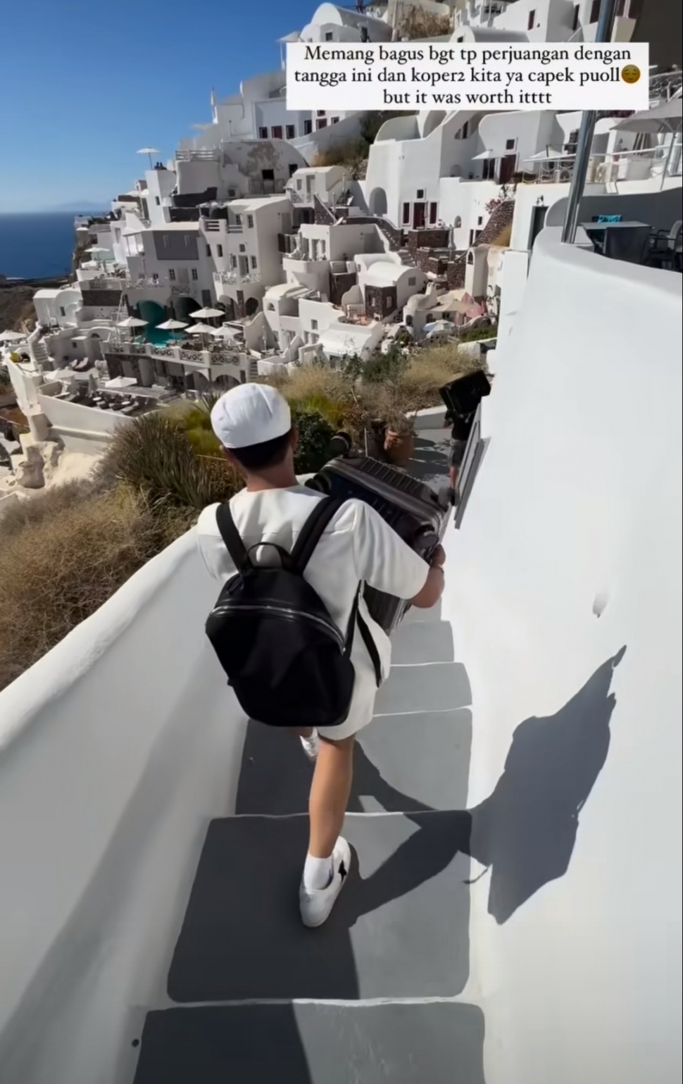 Potret Thariq Halilintar di Santorini (Instagram)