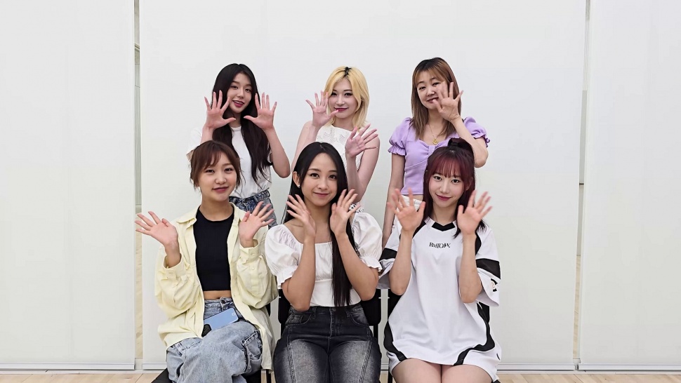 Grup K-Pop dengan basis penggemar sebanyak lebih dari 1 juta di Indonesia dan terdiri dari penyanyi Léa, Dita, Jinny, Soodam, Minji dan Zuu ini akan tampil di Tennis Indoor Senayan Jakarta pada 28 September 2024 membawakan langsung lagu-lagu hits populernya di pasSworLd Concert.