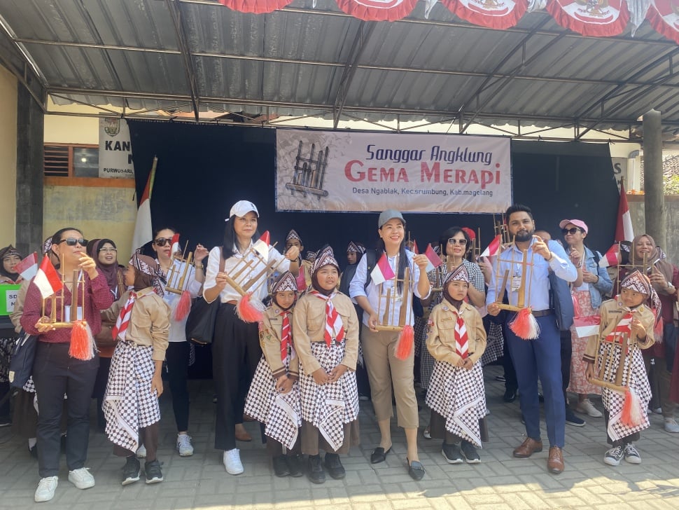 Kesenian angklung anak-anak Desa Ngablak (Suara/Fita Nofiana)