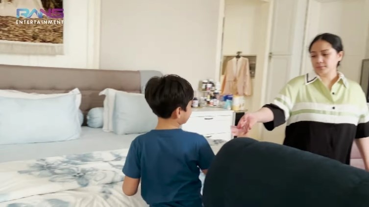 Rafathar minta uang jajan ke Nagita Slavina. (YouTube/Rans Entertainment)