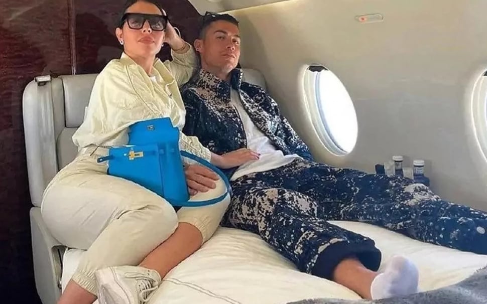 Potret Cristiano Ronaldo dan Georgina Rodriguez di jet pribadi miliknya [Marca]