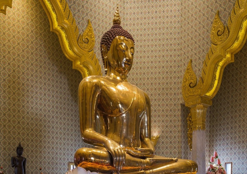 Patung Buddha emas terbesar di dunia di Wat Traimit, Thailand (Wikimedia.org/Marcin Konsek)