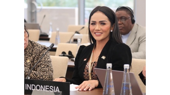 Kris Dayanti ketika menjalankan tugasnya sebagai wakil rakyat (Foto: instagram/@krisdayantilemos)