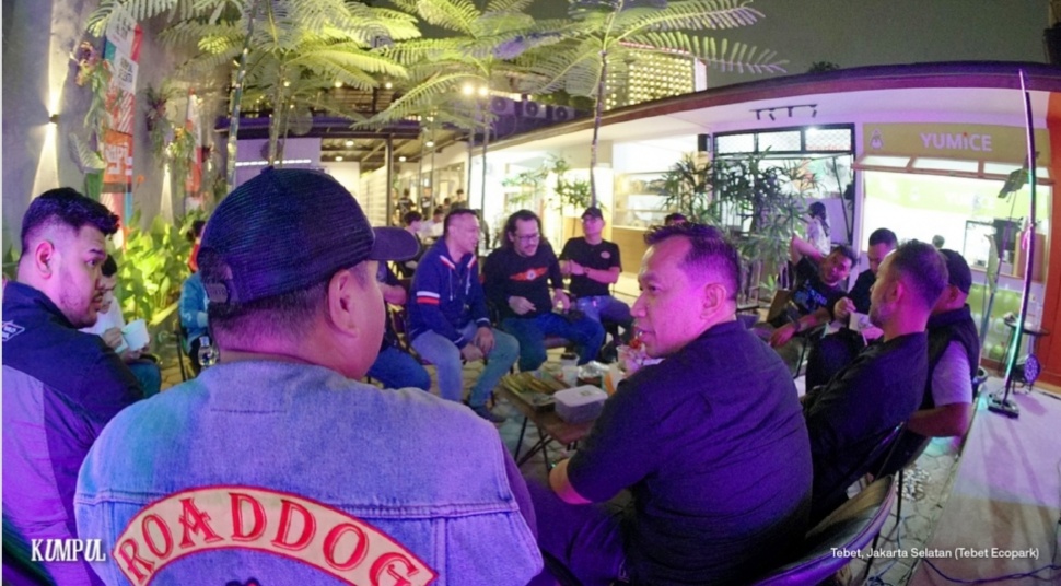 Suasana Kumpul JKT Tebet Saat Malam Hari (Instagram)