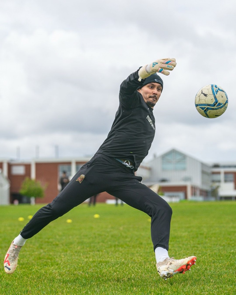 Marko Favian Ilich, kiper keturunan Malang-Kanada yang sempat tinggal di Yogyakarta dan kini berkarier di Liga Serbia. (Instagram Marko Favian Ilich)