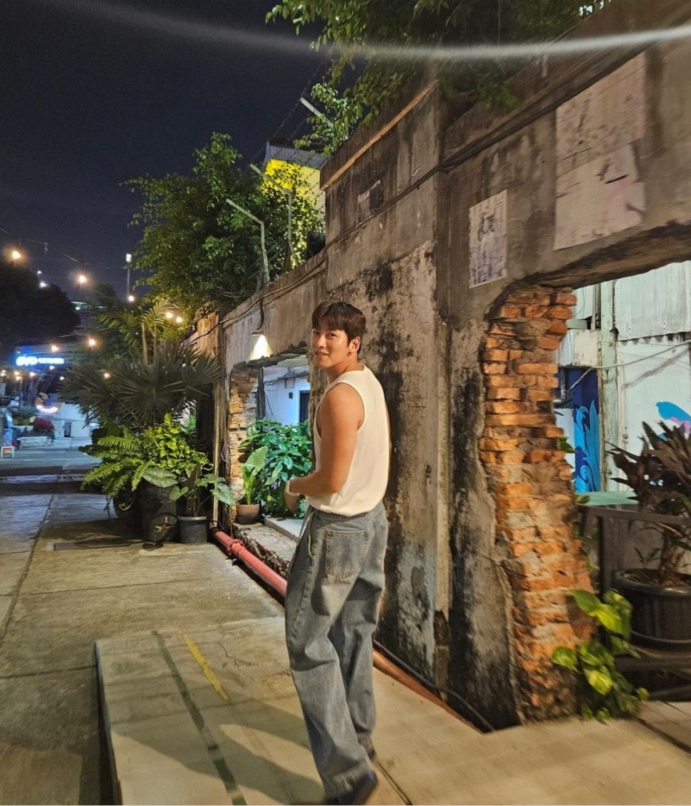 Ji Chang Wook Jalan-jalan di Blok M (Instagram)