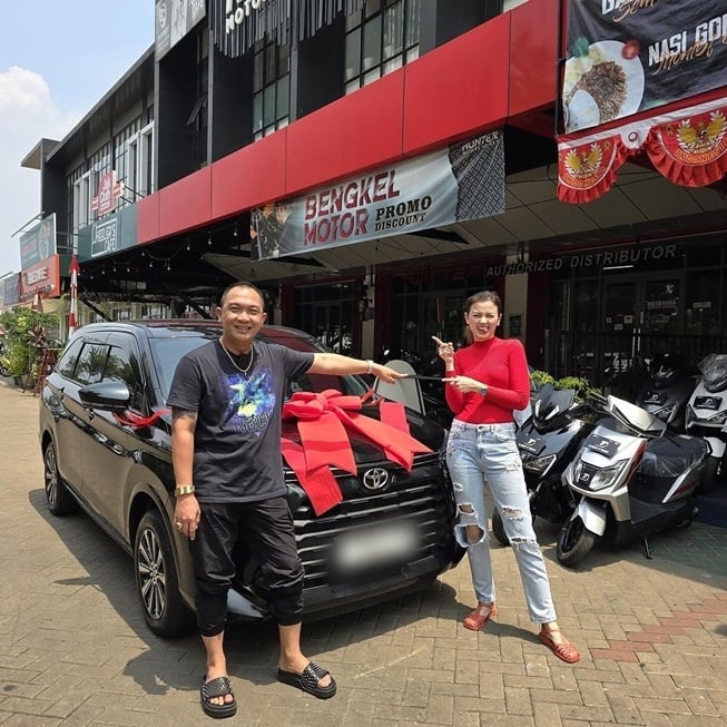 Kimberly Ryder diberi mobil baru oleh Jhon LBF (Instagram)