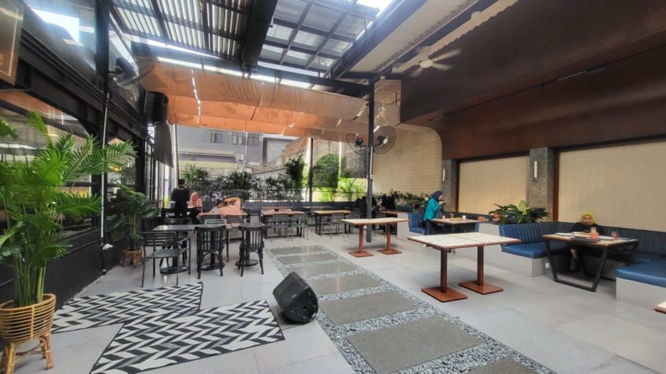 Interior Scandinavian di Raindear Kafe Bogor (Suara.com/Dinda)