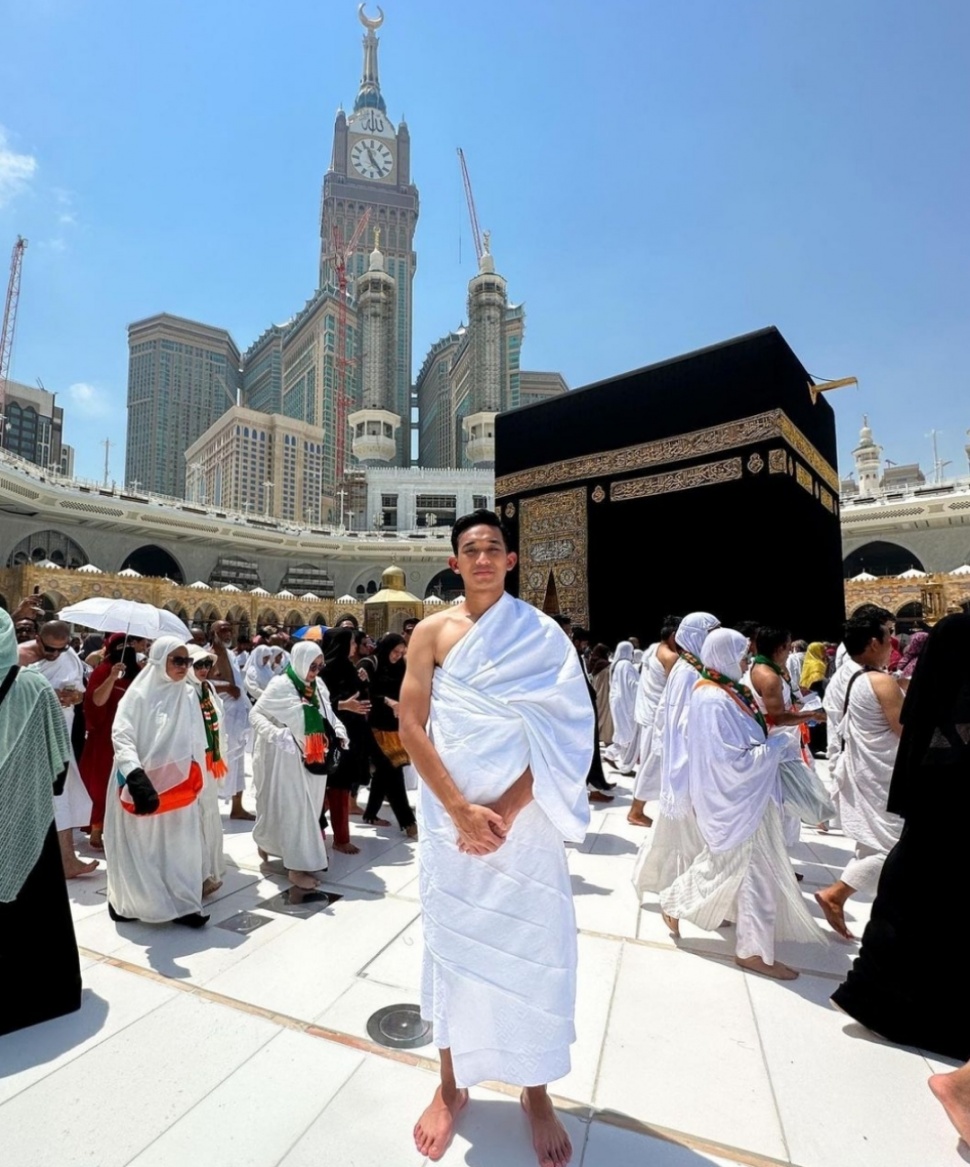 Potret Rizky Ridho saat Umrah (Instagram)