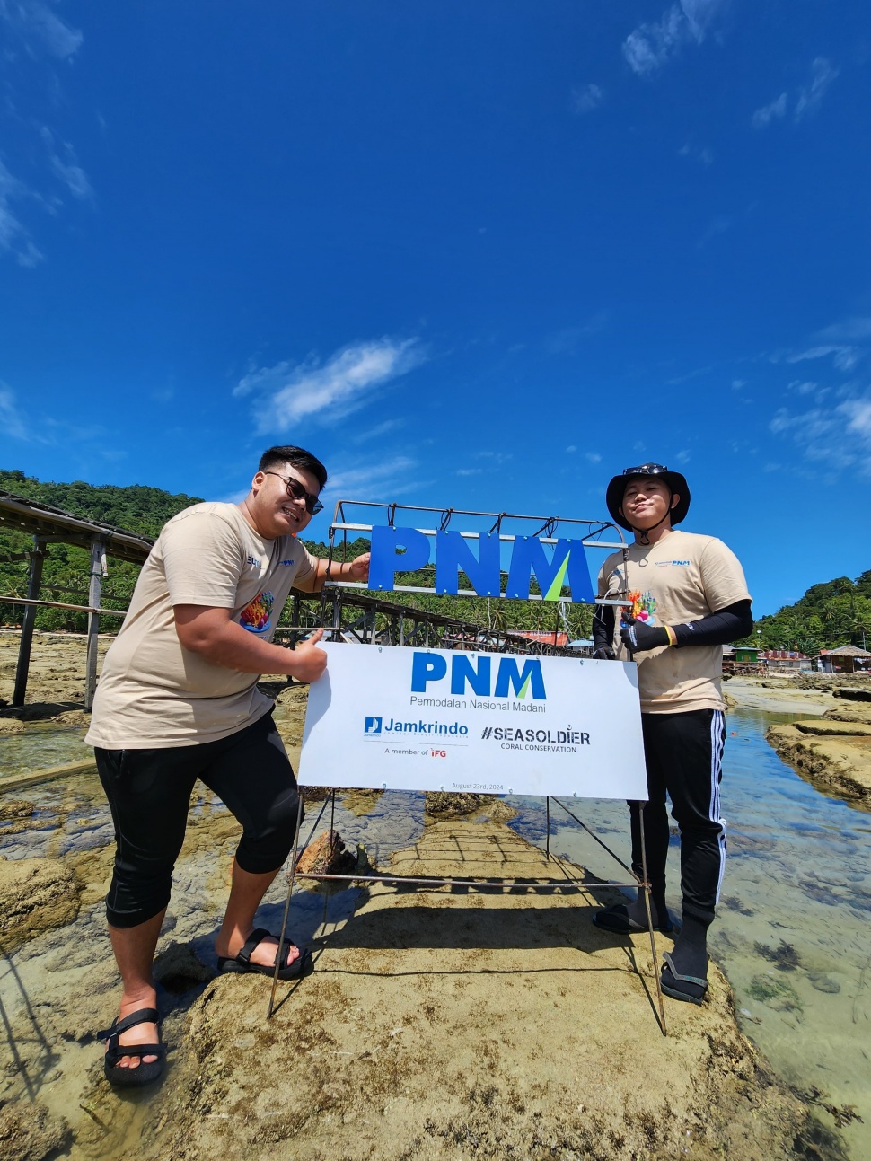 PNM Peduli Tanam Ribuan Pohon Mangrove dan Terumbu Karang di Kalimantan. (Dok: PNM)