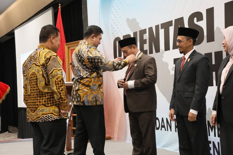 Plt Sekjen Kemendagri, Tomsi Tohir memberikan pemekalan kepada Anggota DPRD provinsi yang terpilih dalam Pileg 2024. (Dok: Kemendagri)