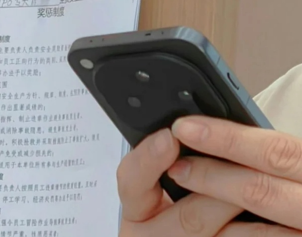 Penampakan Oppo Find X8. (Weibo/ Digital Chat Station)