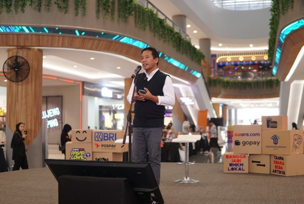 CEO & Pempimpin Redaksi Suara.com Suwarjono saat memberikan speech dalam Acara Pasar Lokal Suara UMKM Vol.4 di Atrium Utama Ciplaz Garut pada Selasa (10/9/2024). (Dok: Suara.com)