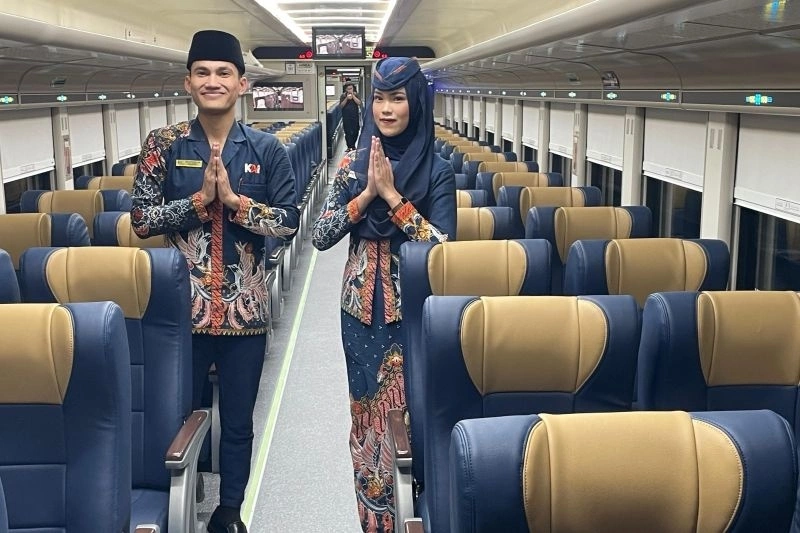 Kereta api ekonomi modern di Indonesia jadi pilihan transportasi murah dan nyaman untuk backpacker domestik