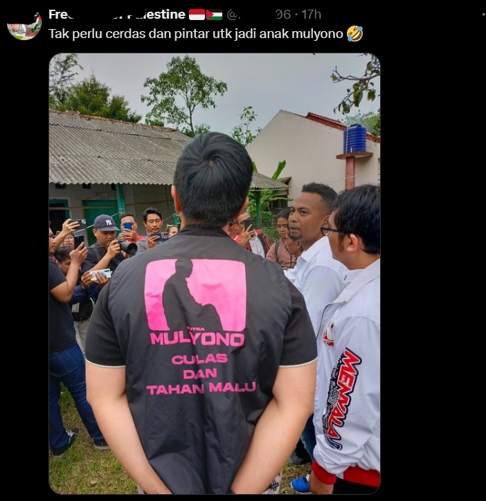 Editan pakaian viral buatan netizen untuk Kaesang. (X)