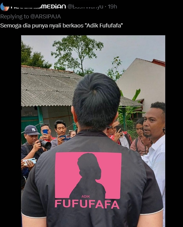 Editan pakaian viral buatan netizen untuk Kaesang. (X)