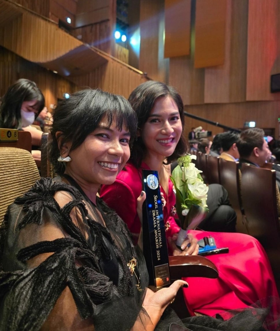 Dian Sastro Memukau di Red Carpet Seoul International Drama Awards 2024, Gaun Merah Jadi Sorotan (Instagram)