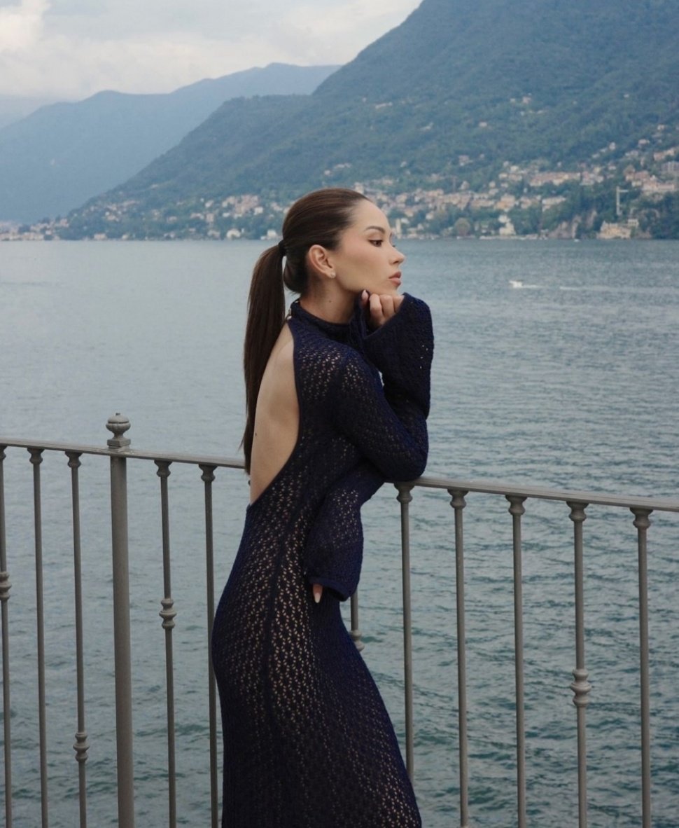 Kecantikan Alyssa Daguise di Tepi Lake Como (Instagram)