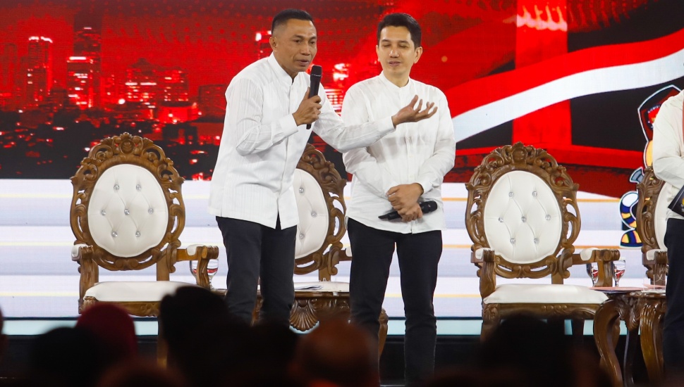 Pasangan Cagub-Cawagub Jakarta nomor urut 2, Dharma Pongrekun - Kun Wardana memberikan pemaparan saat mengikuti debat calon Gubernur dan Wakil Gubernur DKI Jakarta di Jiexpo Kemayoran, Jakarta, Minggu (6/10/2024). [Suara.com/Alfian Winanto]