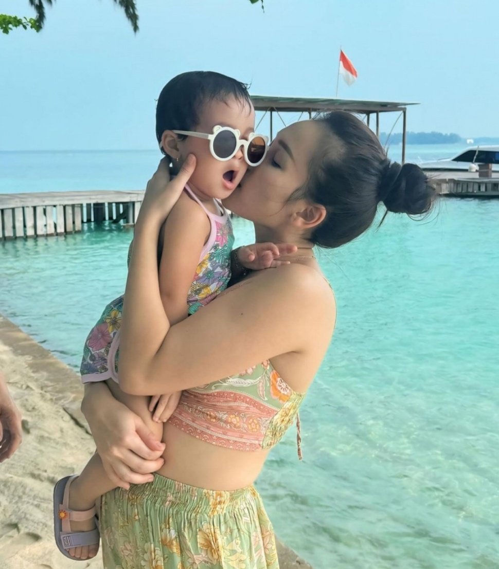 OOTD Ayu Ting Ting di Liburan di Pulau Pribadi (Instagram)