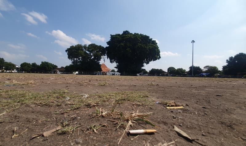 sampah puntung rokok di kawasan Alkid. [Suarajogja.id/Hiskia Andika Weadcaksana]